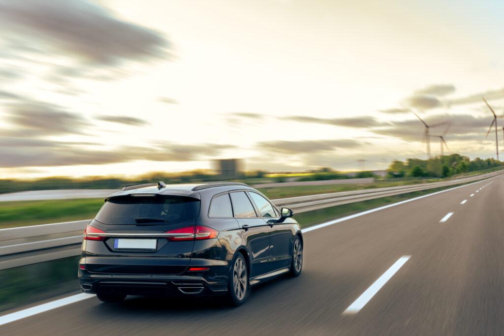Cena roční dálniční známky vyjde na 2 440 Kč, plug-in hybridy ji mohou získat již za 610 Kč.